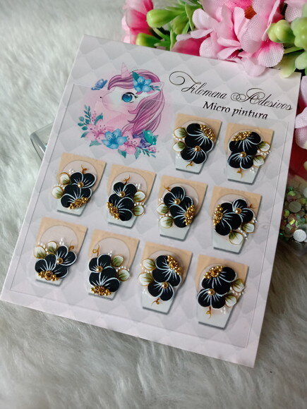 Adesivos de Luxo, Unhas