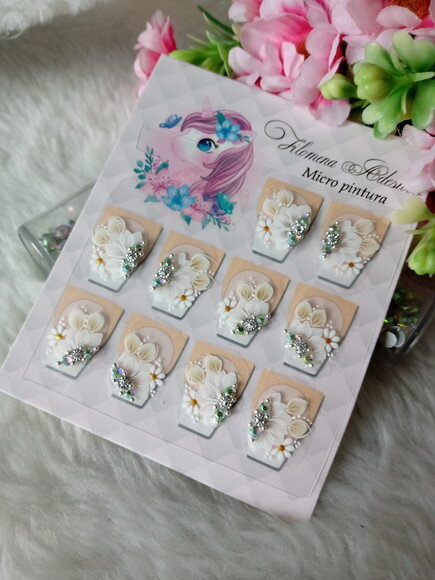Adesivos de Luxo, Unhas