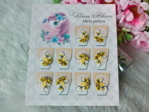 Adesivos de Luxo, Unhas