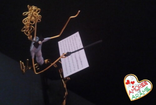 Maestro Escultura em Arame de Alumínio Presente Minimalista