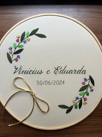 Porta Alianças Bordado à Mão Floral