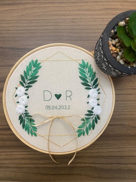 Porta Alianças Bordado à Mão Personalizado