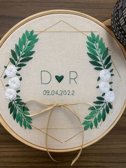 Porta Alianças Bordado à Mão Personalizado
