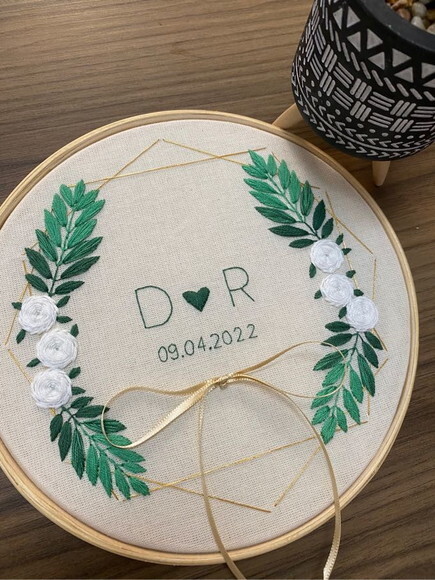 Porta Alianças Bordado à Mão Personalizado