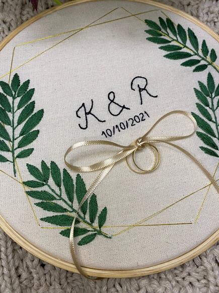 Porta Alianças Bordado à Mão Personalizado