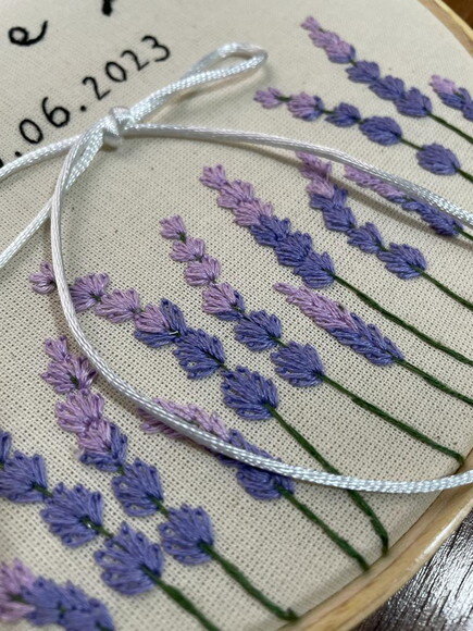 Porta Alianças Bordado à Mão Lavanda