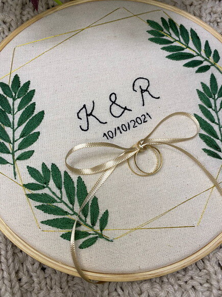 Porta Alianças Bordado à Mão Personalizado