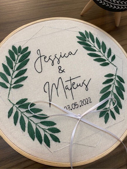 Porta Alianças Bordado à Mão Personalizado