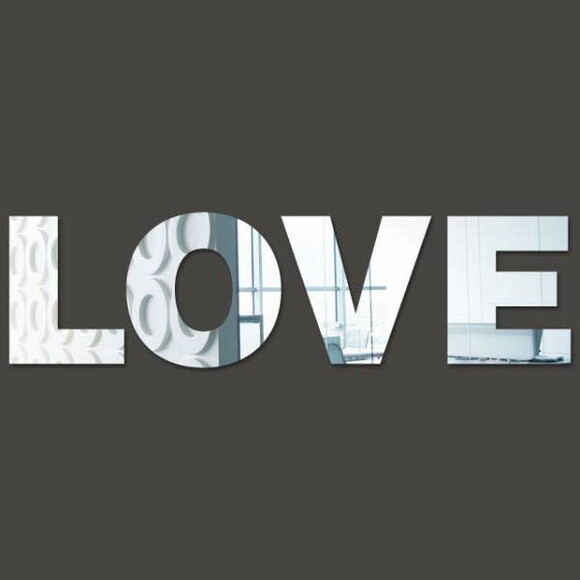 Espelho acrílico decorativo LOVE