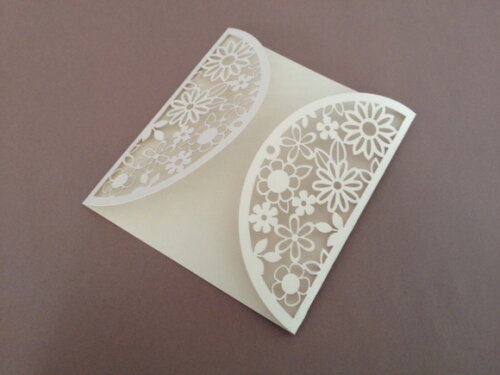 Envelope rendado para convite quadrado