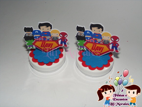 Latinha com Aplique 3d Herois Vingadores