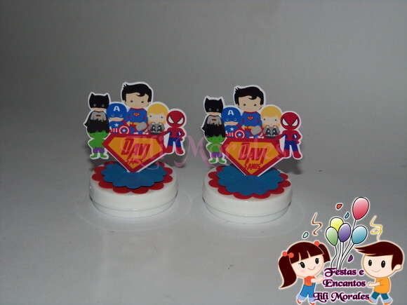 Latinha com Aplique 3d Herois Vingadores