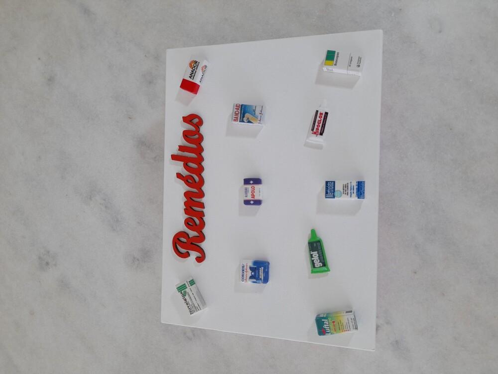 Caixa para Remédio em mdf Branca com Mini Remédios