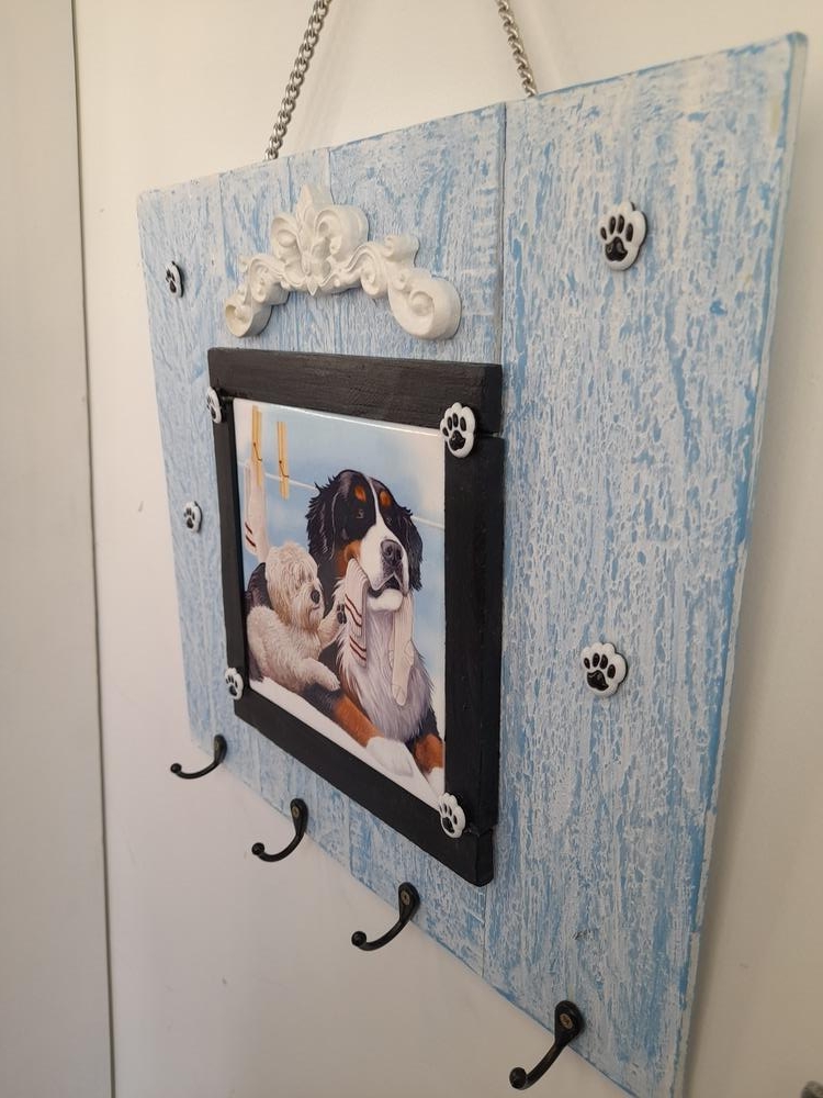 Placa Decorativa de Madeira com Pátina Decorada com Cão