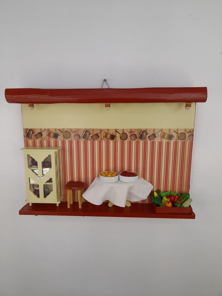 Porta Chave de Madeira Cerâmica e Palha com Miniatura