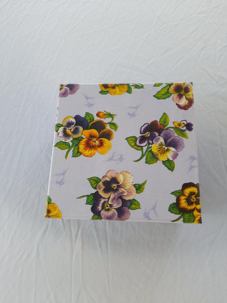 Caixa em mdf para joia/bijuteria lilás e roxa detalhe floral