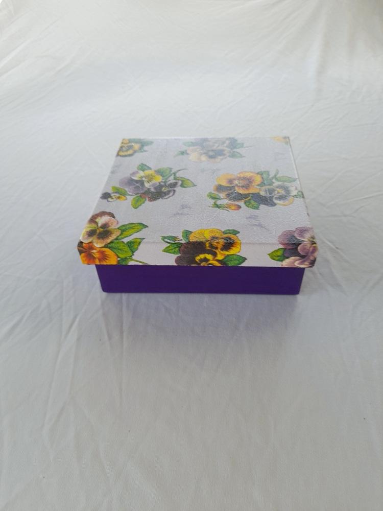 Caixa em mdf para joia/bijuteria lilás e roxa detalhe floral