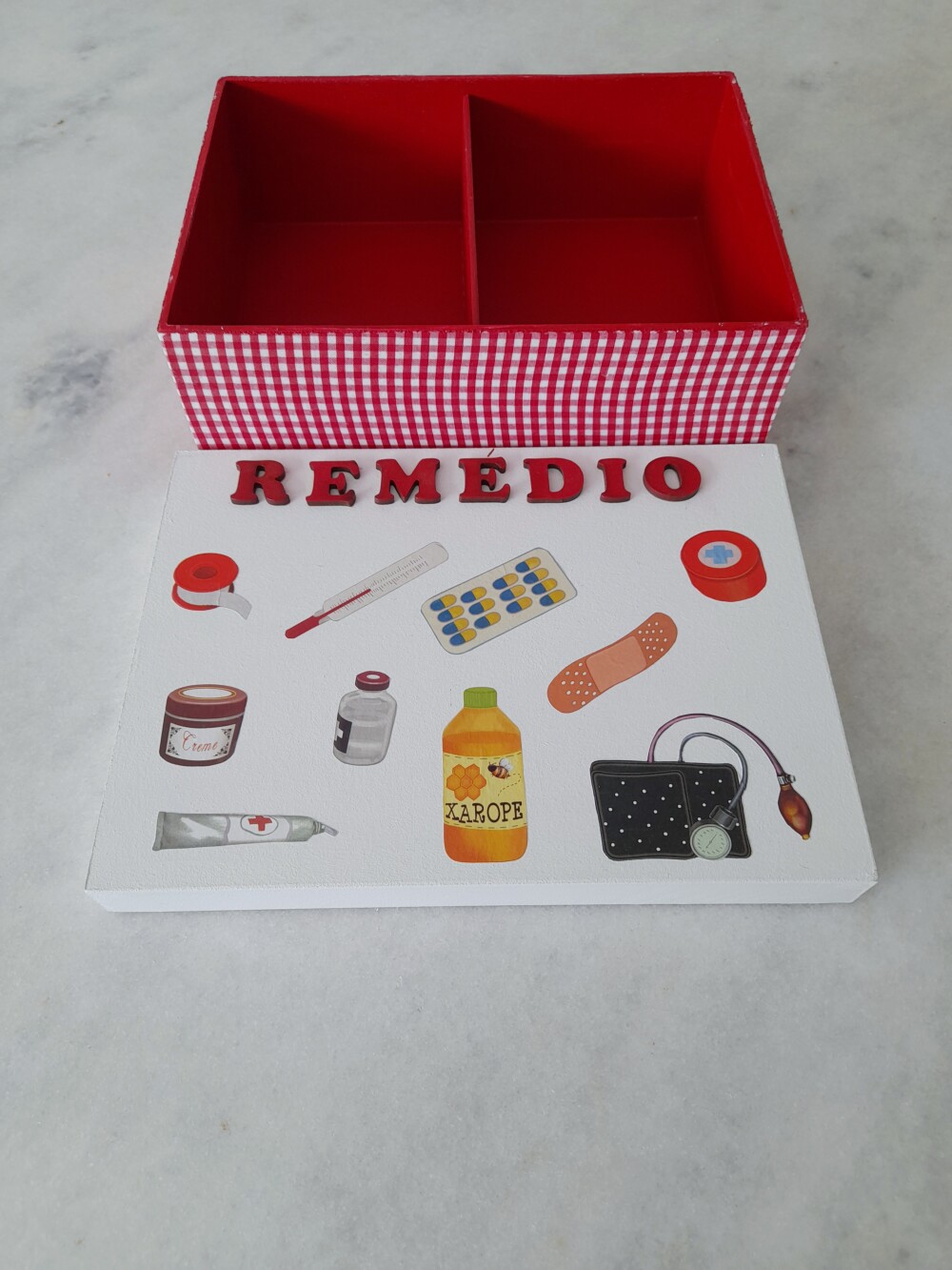 Caixa em mdf para remédio vermelho e branco c/ 2 divisórias