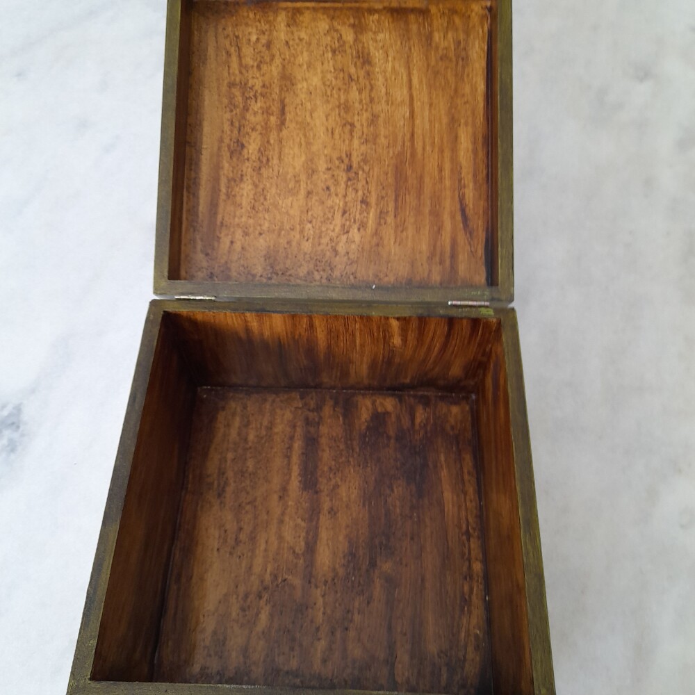Caixa bau em mdf decorado com papel textura verde