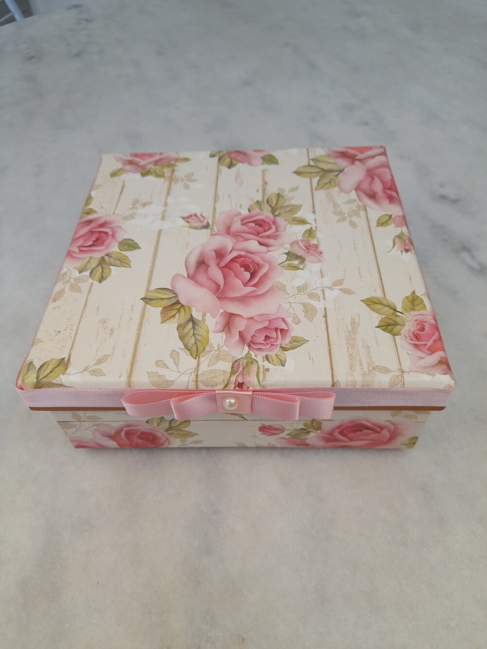 Caixa para joia/bijuteria decorada c/ rosas e duas divisória