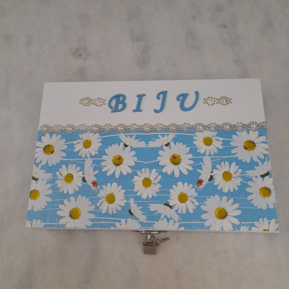 Caixa em mdf para joia / biju branca e azul detalhe floral