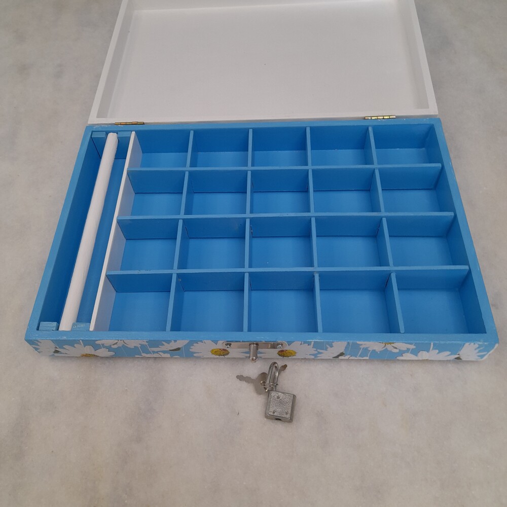 Caixa em mdf para joia / biju branca e azul detalhe floral