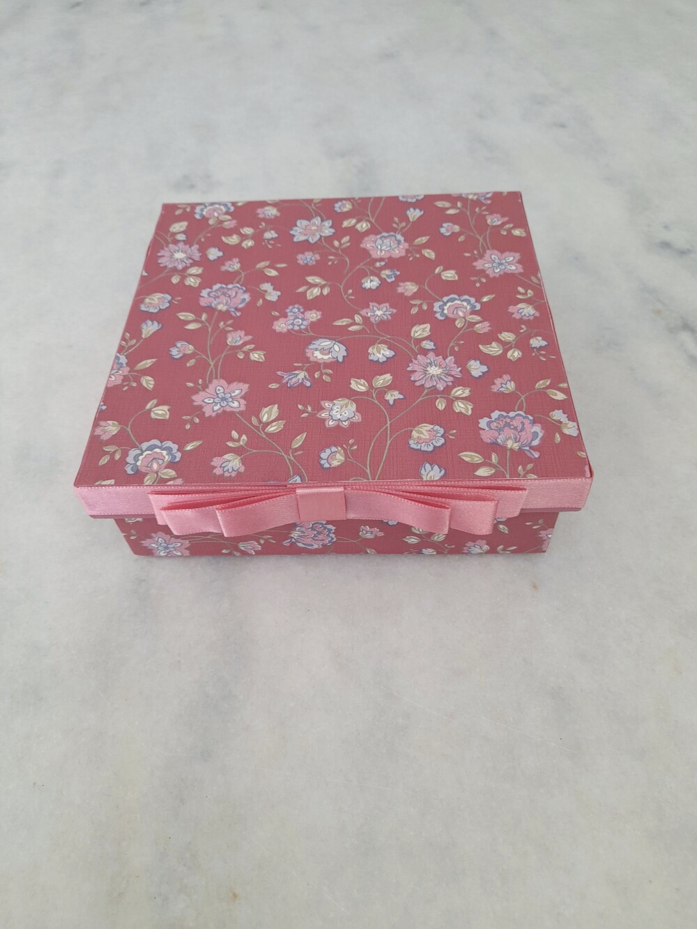 Caixa em mdf para joia / biju rosa detalhe floral