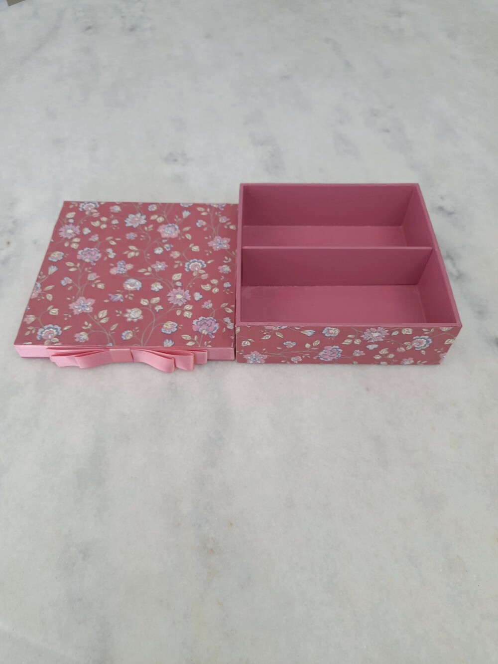 Caixa em mdf para joia / biju rosa detalhe floral