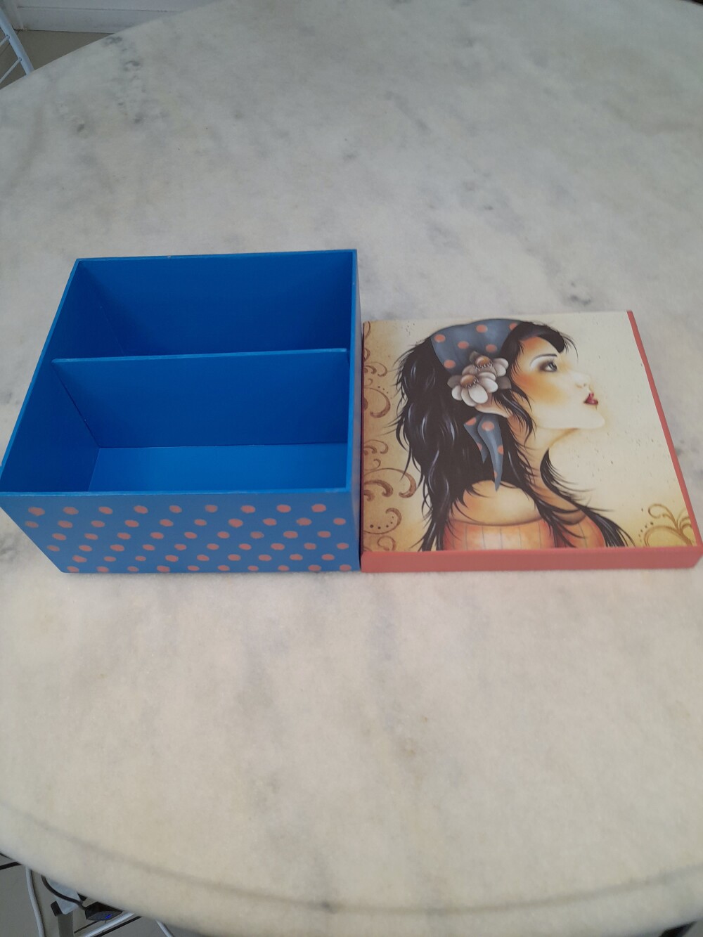 Caixa em mdf para joia/bijuteria azul e rosa c/ dama