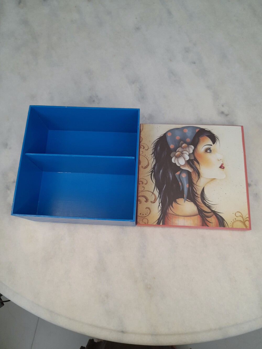 Caixa em mdf para joia/bijuteria azul e rosa c/ dama