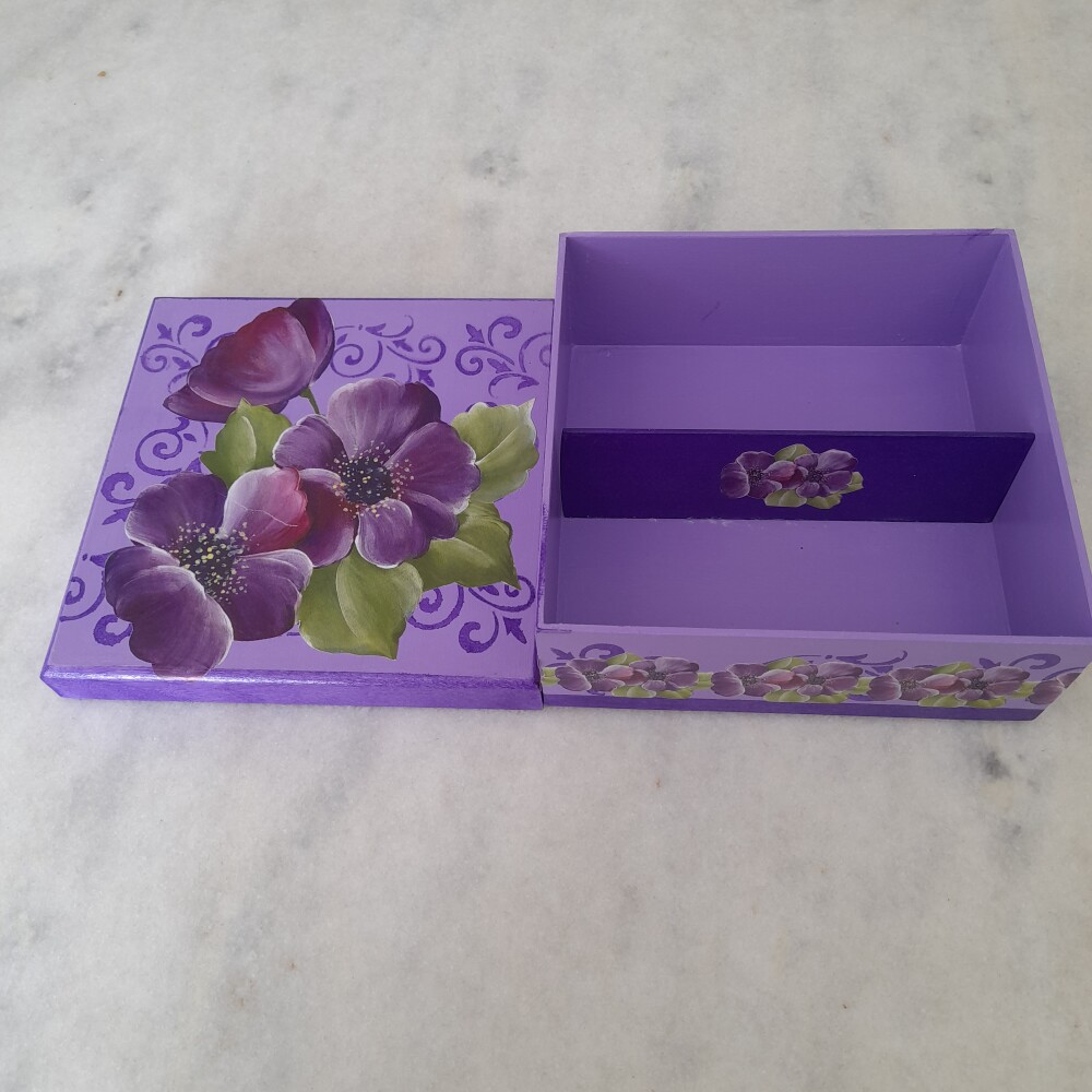 Caixa em mdf para joia/biju lilás e roxa decoração floral