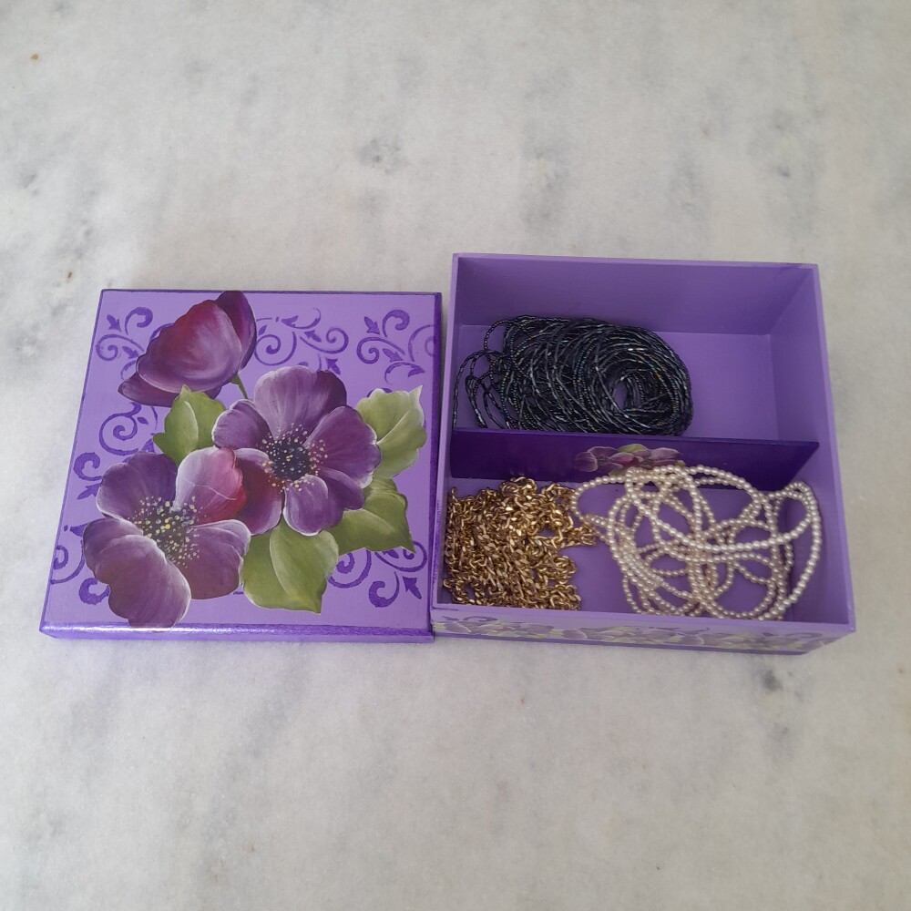 Caixa em mdf para joia/biju lilás e roxa decoração floral