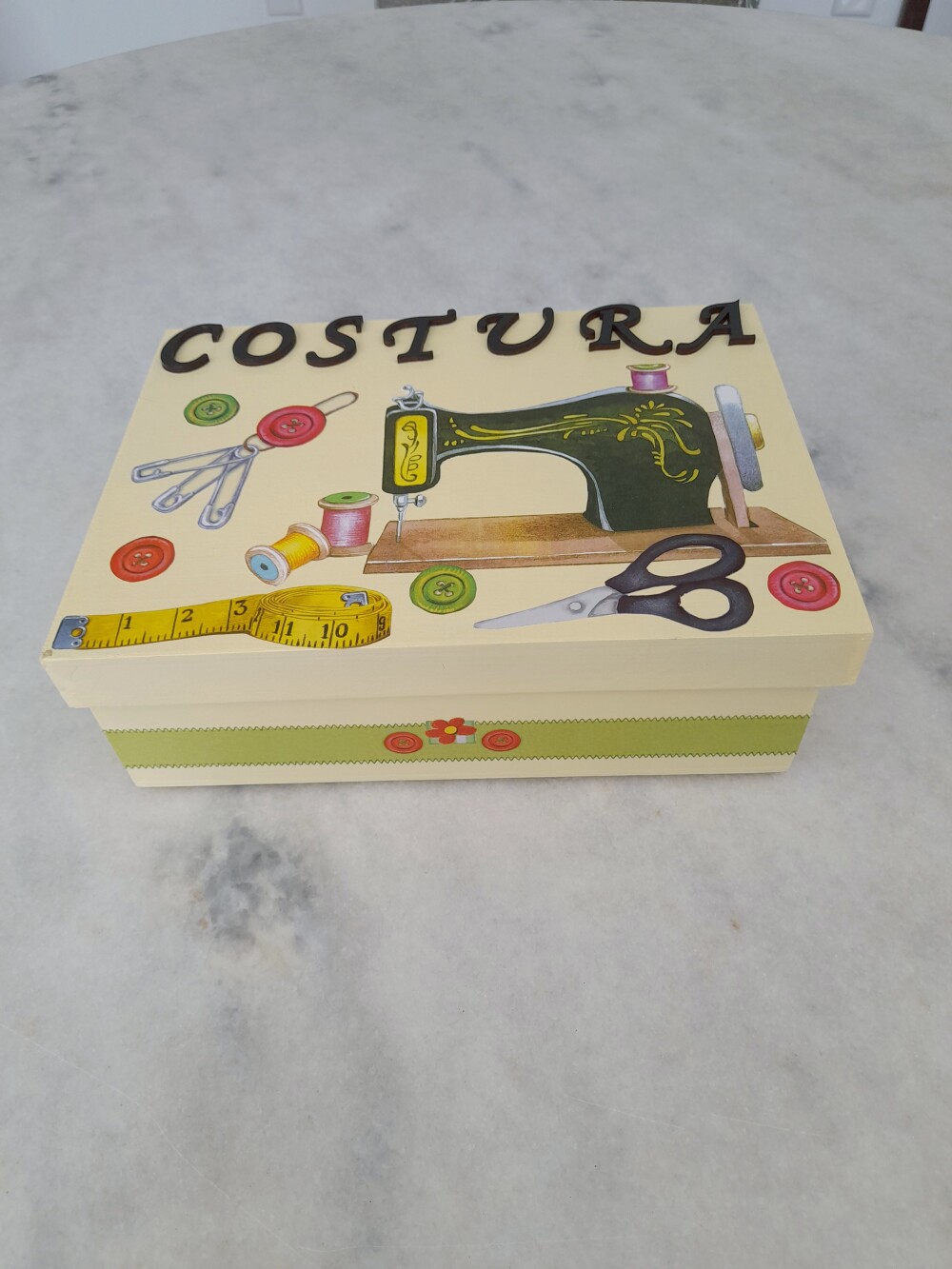 Caixa em mdf para costura decorada c/ 4 divisórias