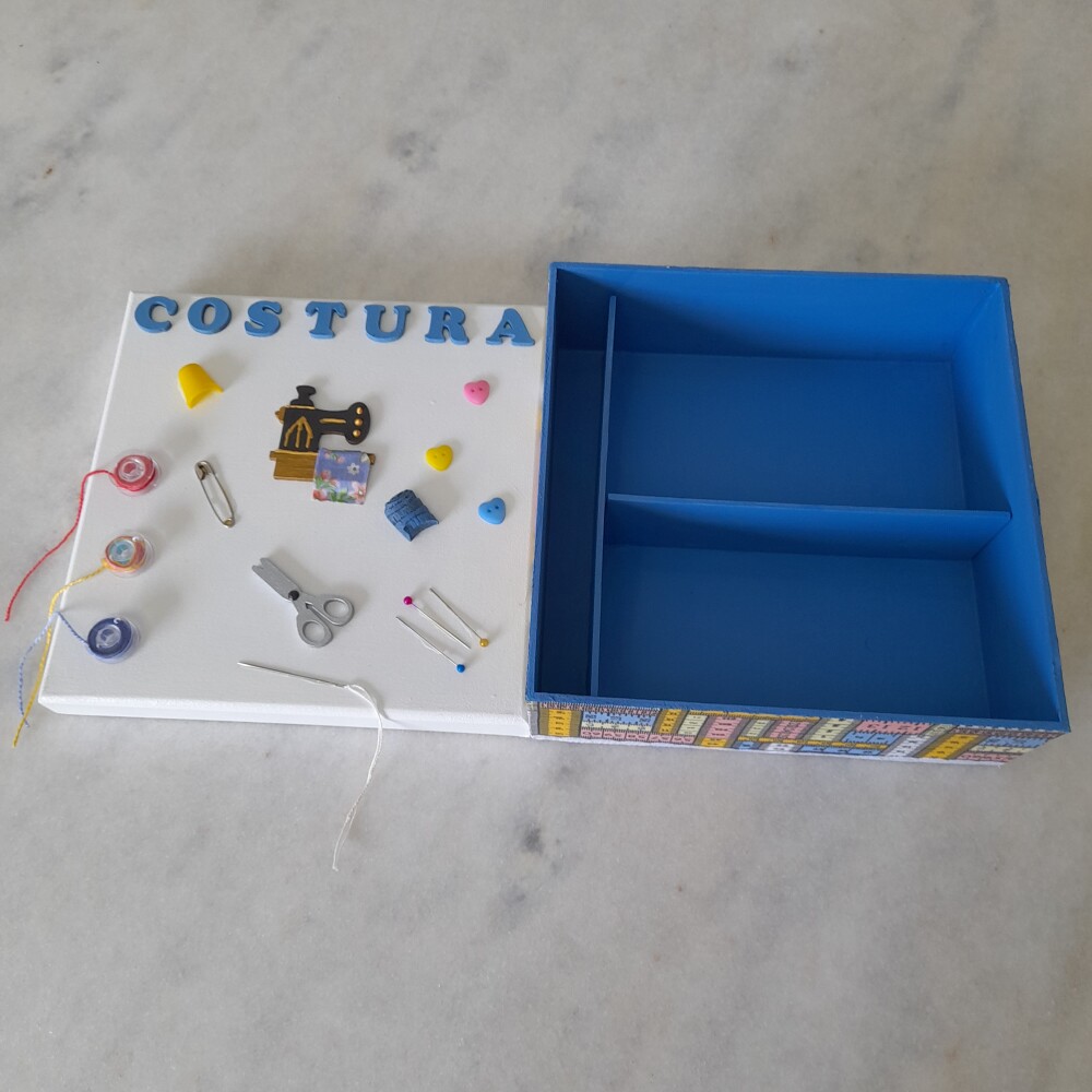 Caixa em mdf para costura azul e branca decorada c divisória
