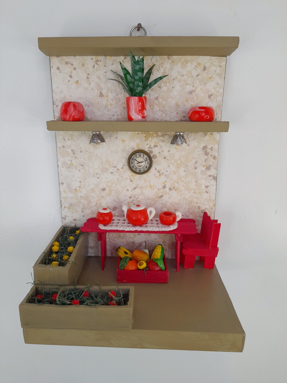 Quadro em mdf nas cores concreto e vermelho decorado