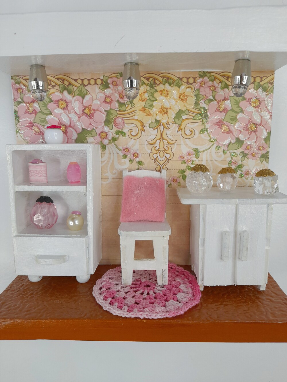 Quadro em mdf cor mineral  decorado com rosa florido decorado com