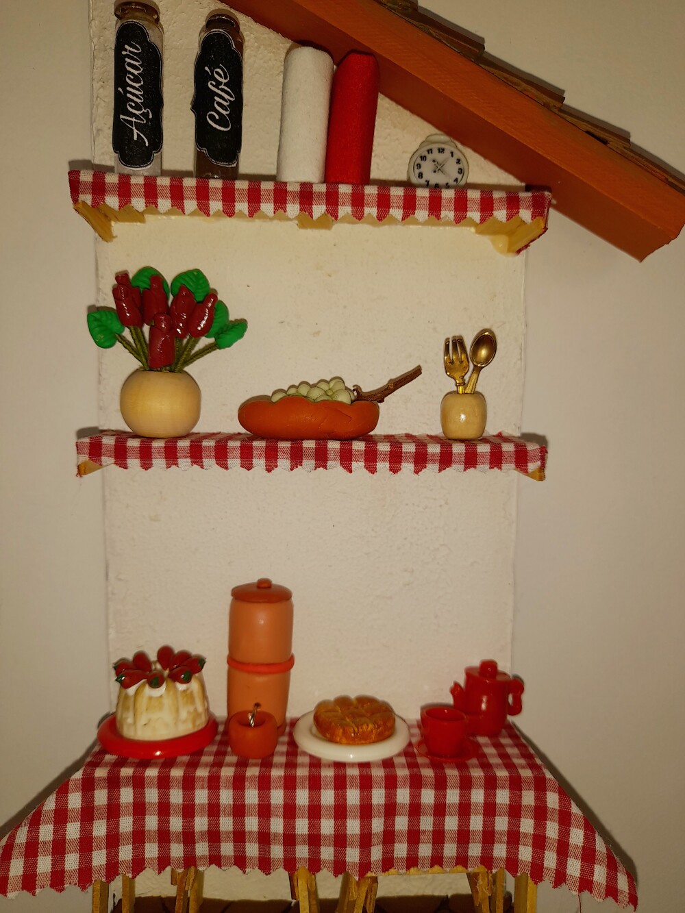 Quadro em mdf e madeira cenário de cozinha decorado com miniatur