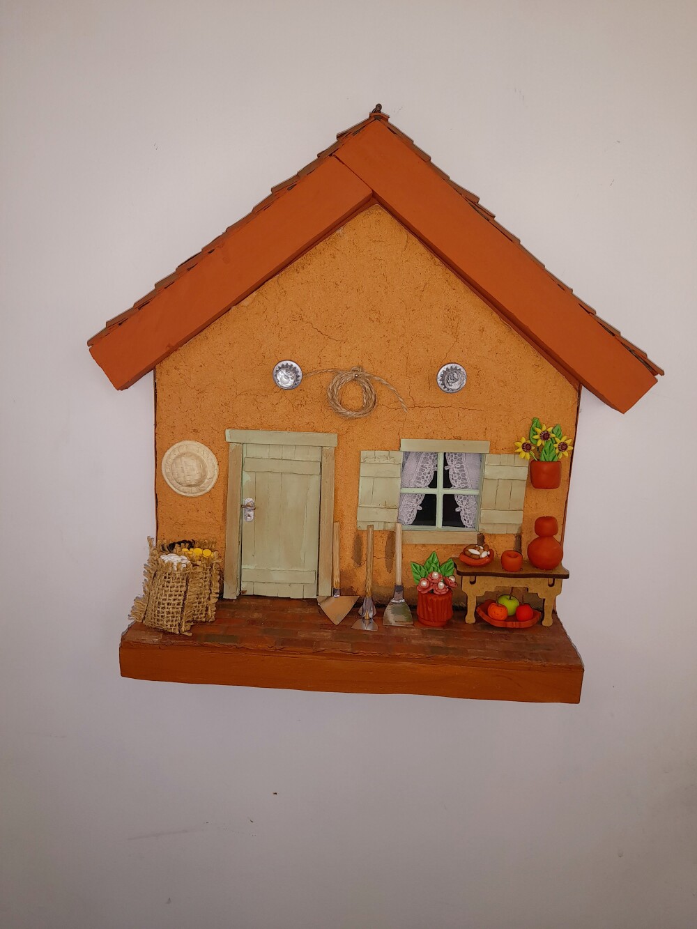 Quadro em mdf e madeira casa caiada com miniatura