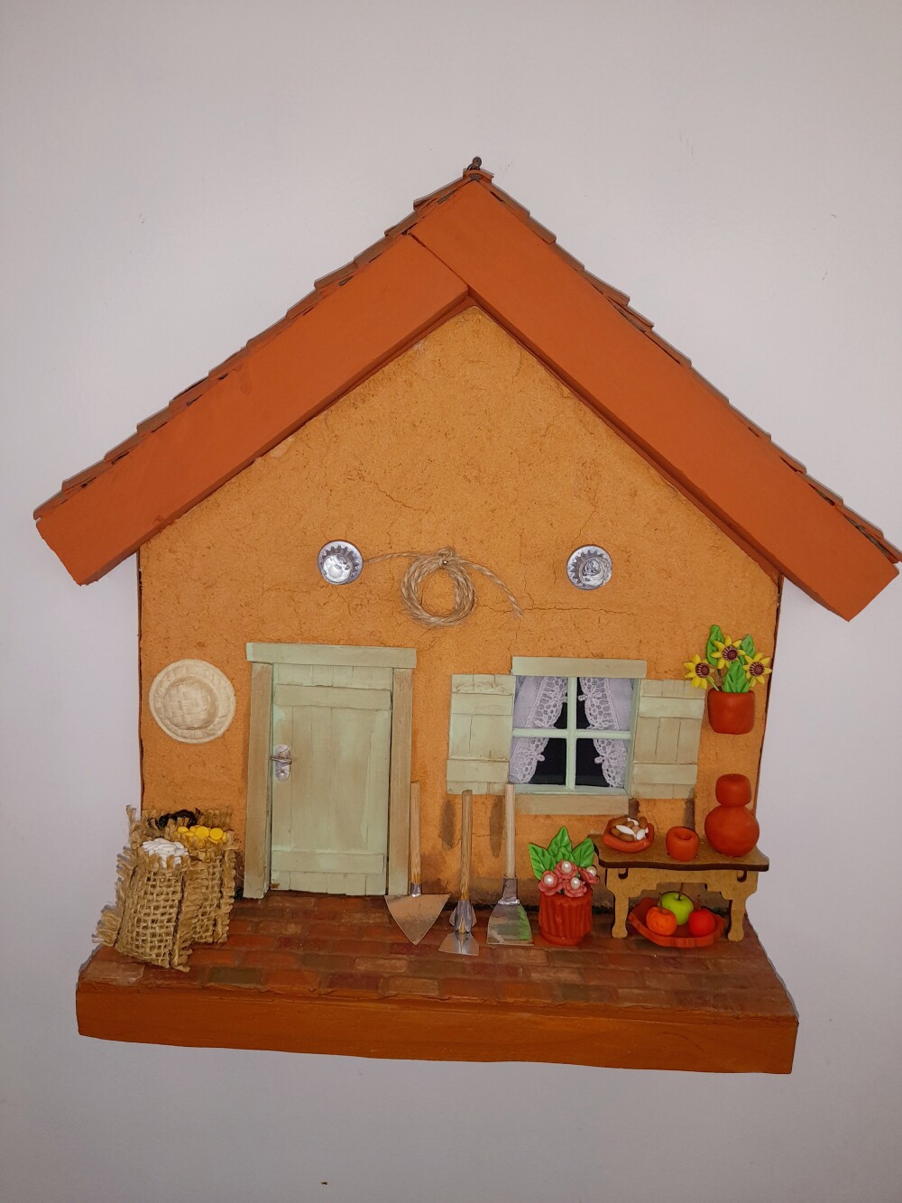 Quadro em mdf e madeira casa caiada com miniatura