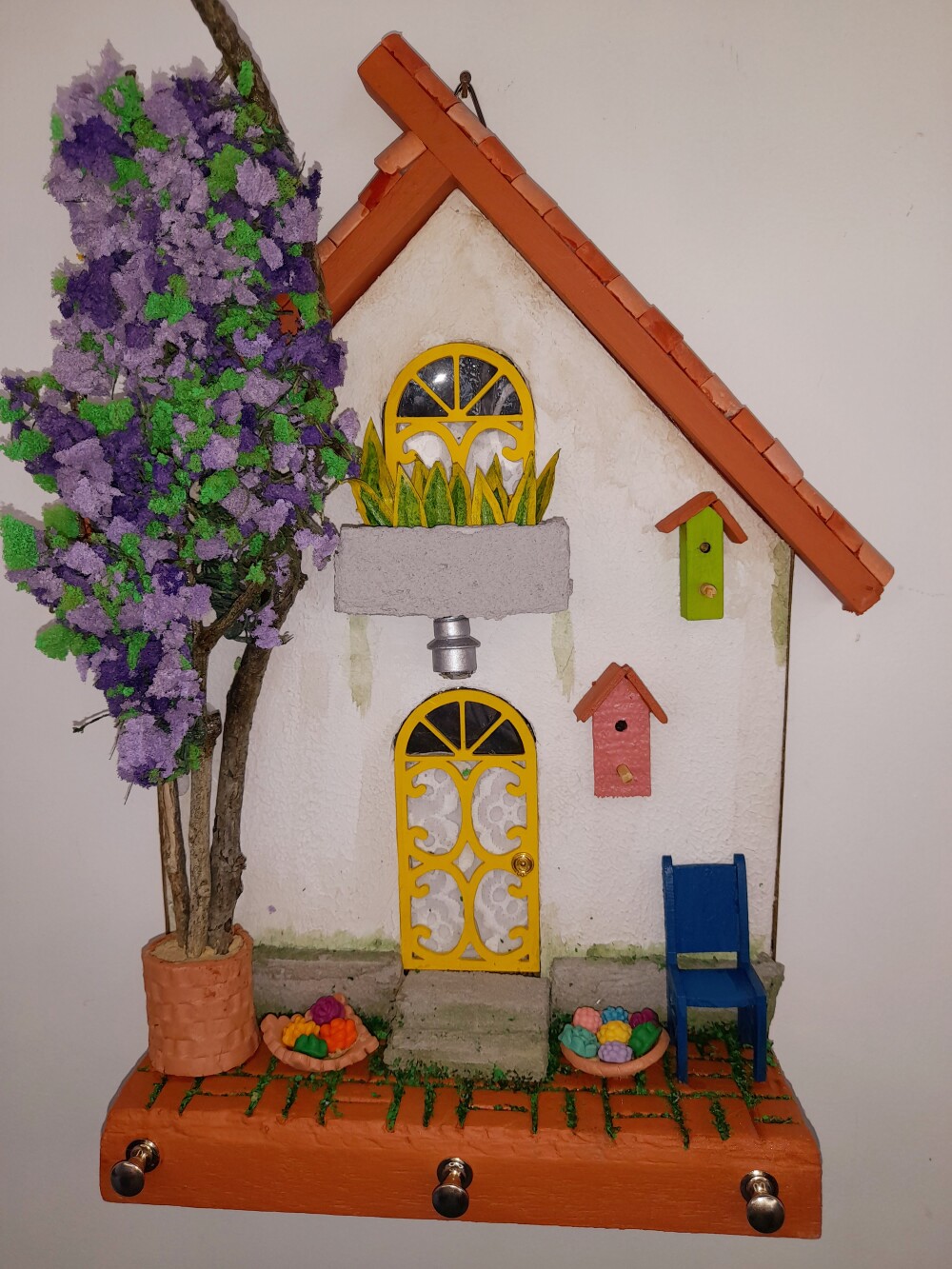 Porta chave de madeira e mdf ormato frente de casa decorado