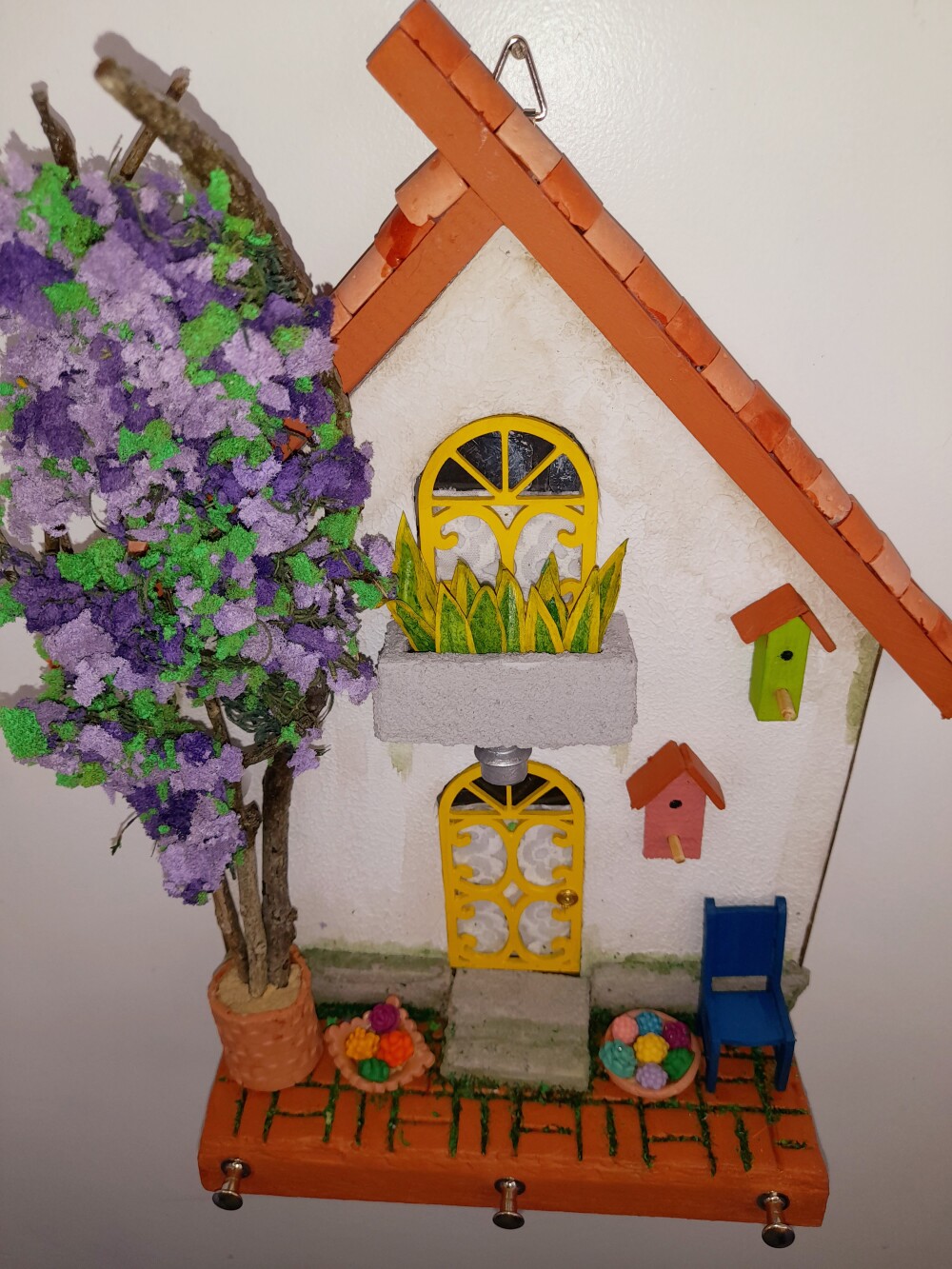 Porta chave de madeira e mdf ormato frente de casa decorado