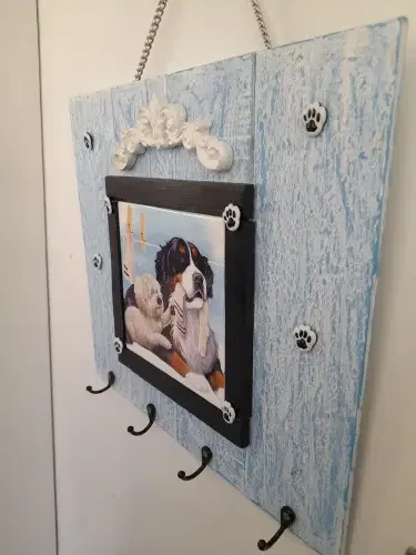Placa Decorativa de Madeira com Pátina Decorada com Cão