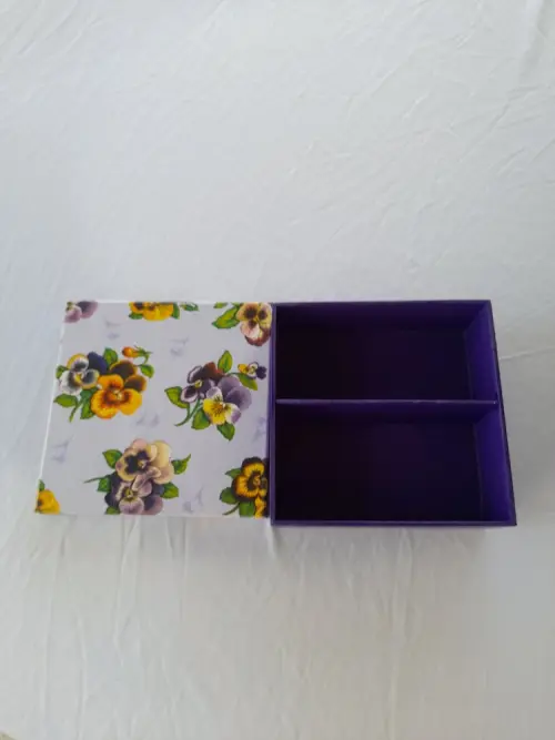 Caixa em mdf para joia/bijuteria lilás e roxa detalhe floral