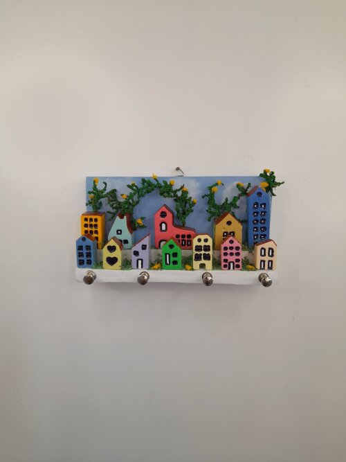 Porta chave com mdf e madeira decorado com mini prédios