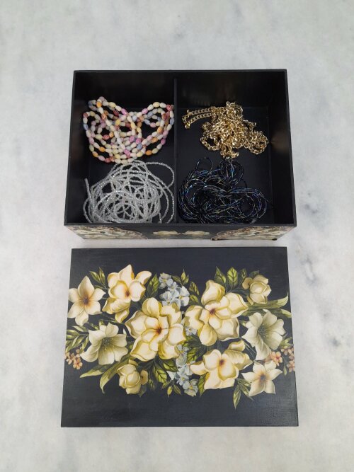 Caixa para Joia em mdf preta com detalhe floral c/ 2 div