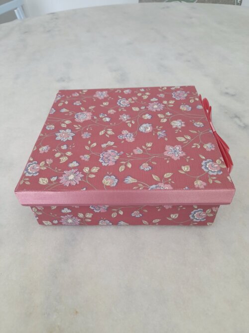 Caixa em mdf para joia / biju rosa detalhe floral