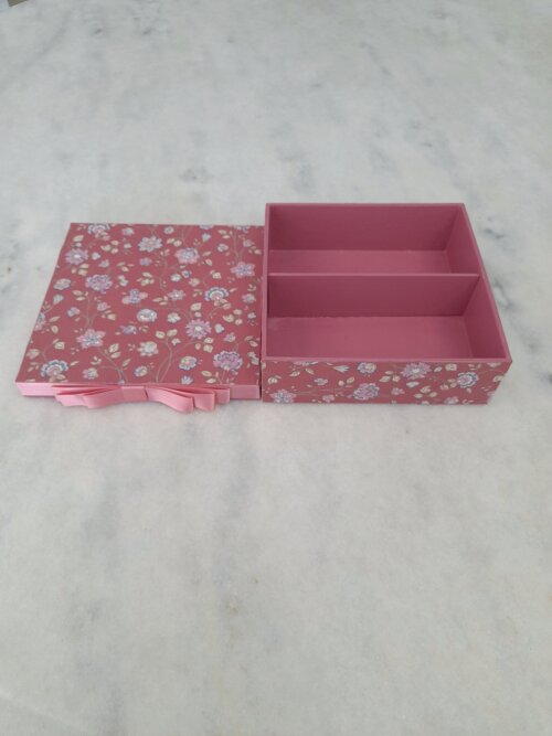Caixa em mdf para joia / biju rosa detalhe floral