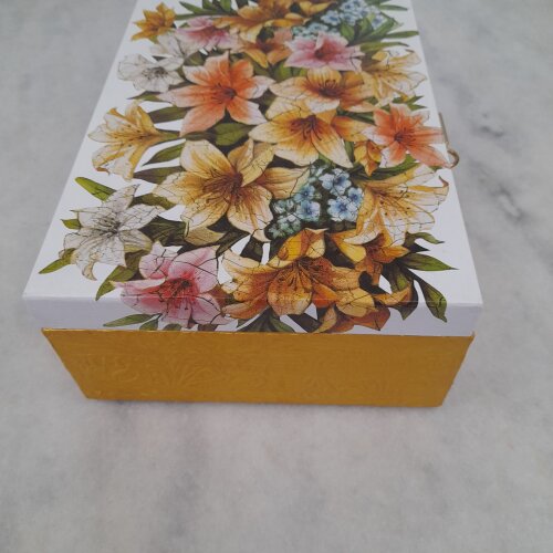 Caixa em mdf para joia/biju branca e dourada decoração flora