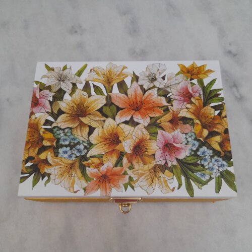 Caixa em mdf para joia/biju branca e dourada decoração flora