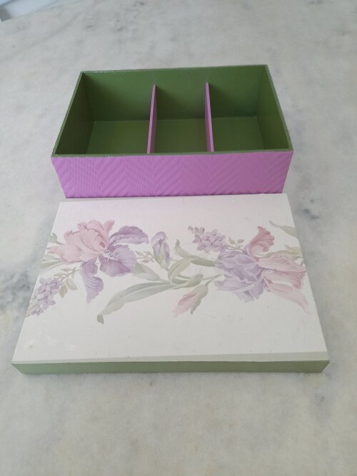 Caixa em mdf para Joia/bijuteria verde e lilás c/ estampa floral